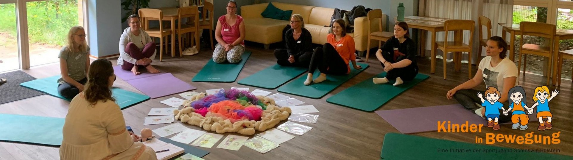 Erwachsene sitzen im Kreis